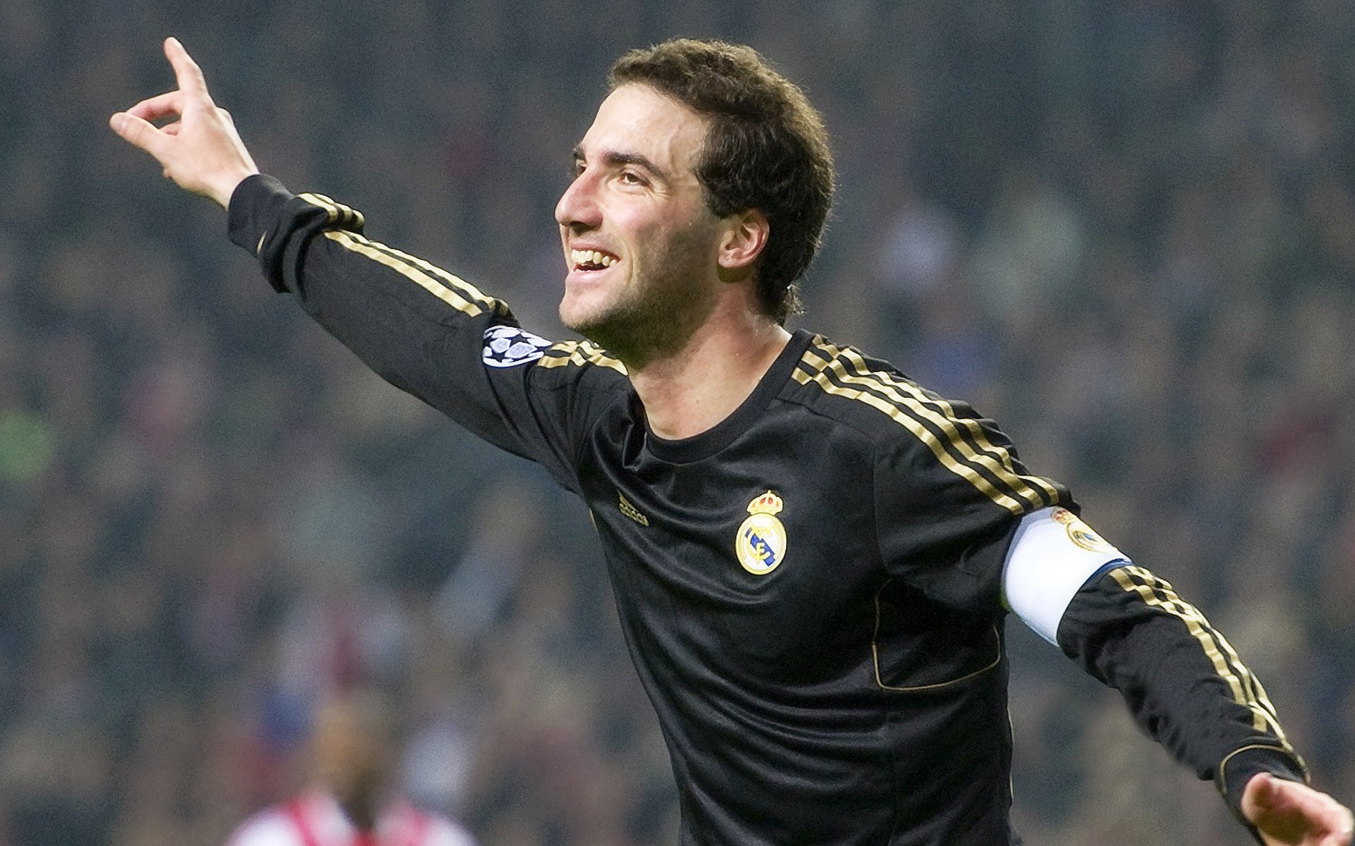 斯文施瓦茨800米发挥稳定，拳击施瓦茨