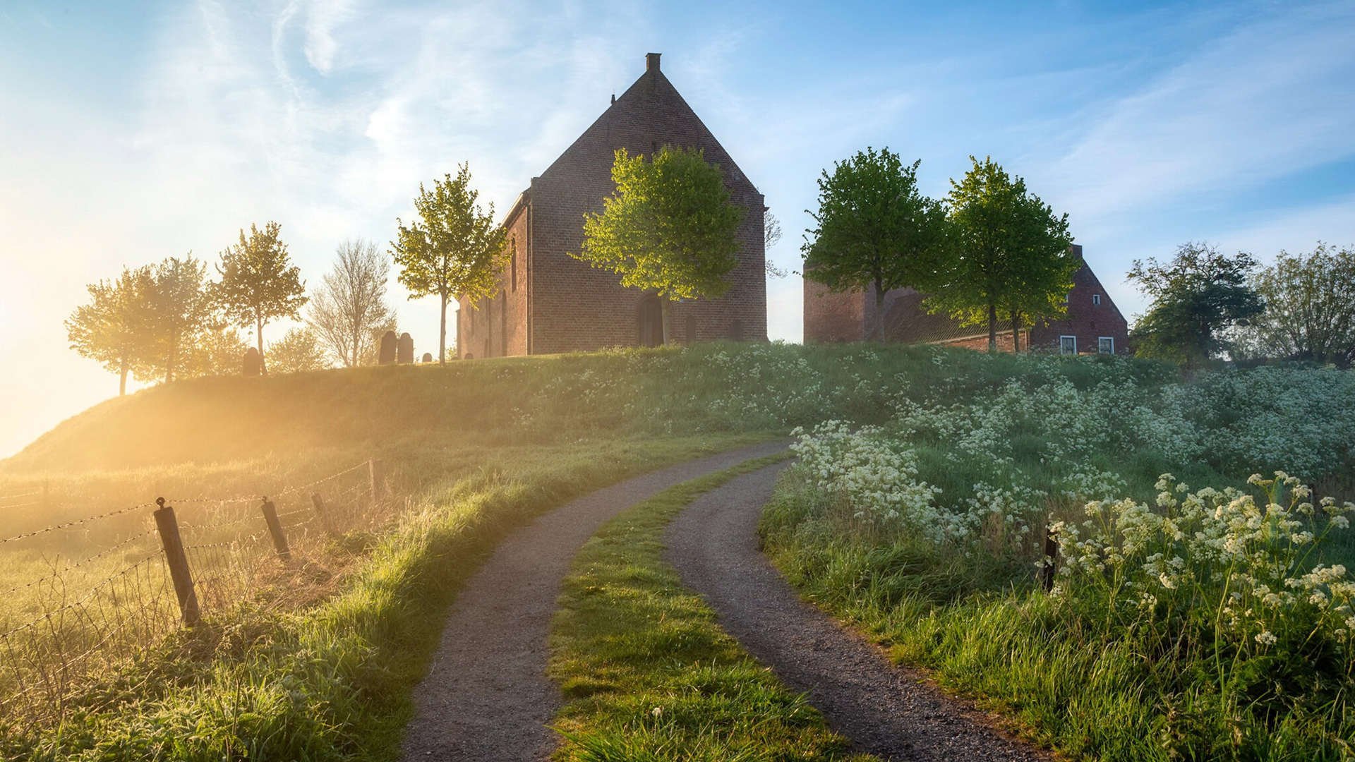 爱游戏体育app-足球赞助金额创新高，体育经济持续升温，足球队赞助